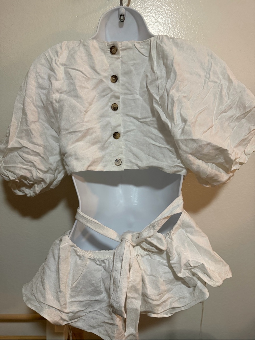 Astr the Label Vendetti Women's White Linen Blend Peplum Puff-Sleeve Top - Picture 10 of 15